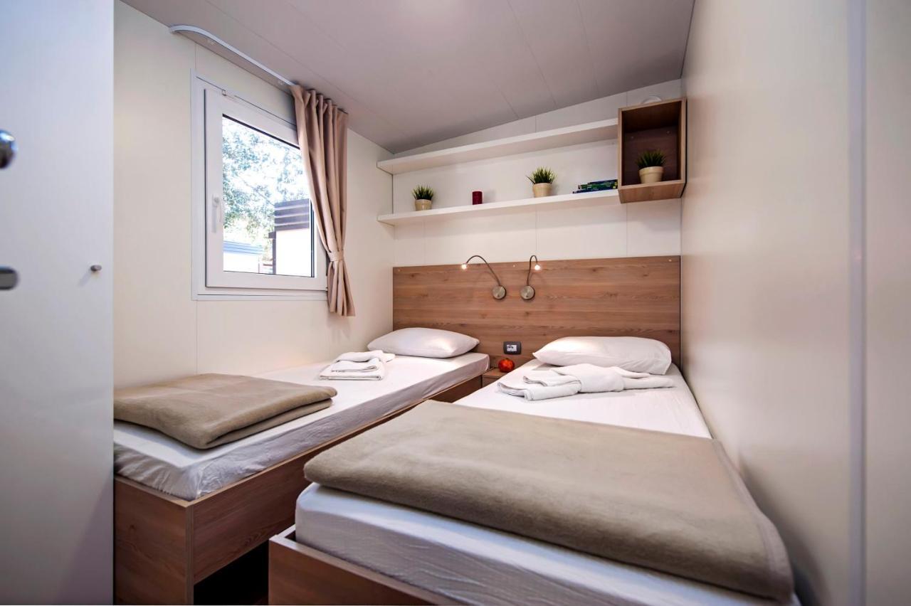 Mobile Homes Delta Marine At Campsite Lopari Nerezine Exterior foto